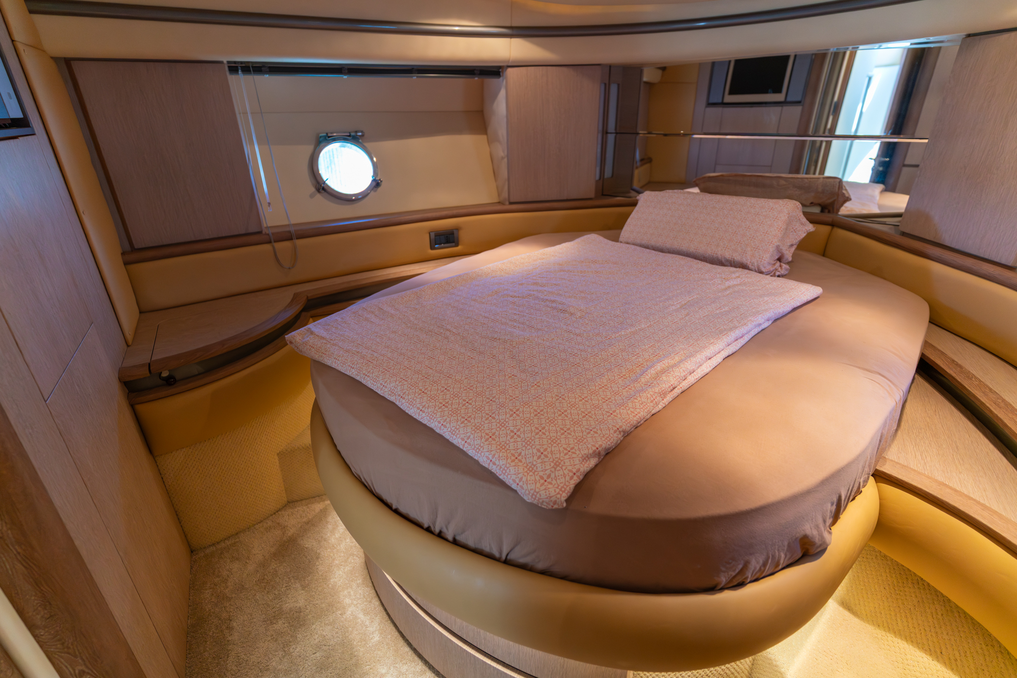 ALYC yacht cabin bed